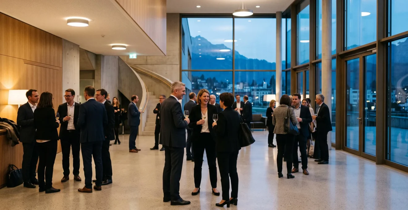 Vue élégante d'un hall de congrès suisse au crépuscule avec des professionnels en pleine discussion et les montagnes en arrière-plan
